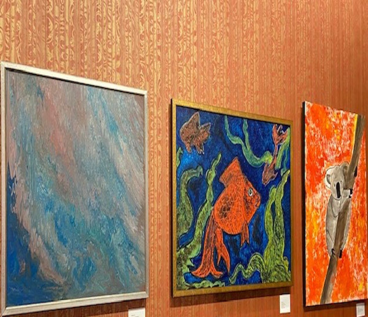 red-wall-art-gallery